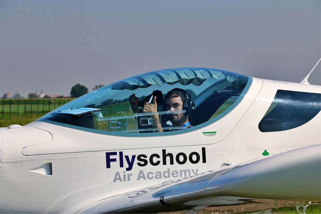 flyschool alumno Alumno de Flyschool